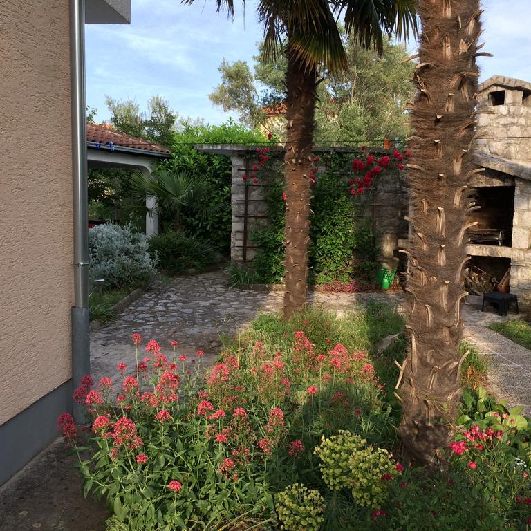 Apartments Toni-Малинска Экстерьер фото